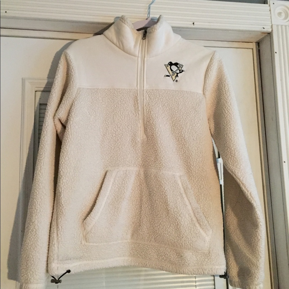 G111 Sweater Medium